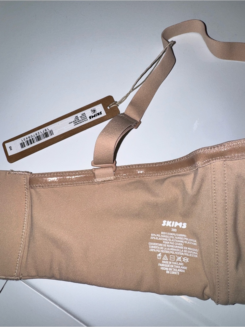 SKIMS Fits Everybody Strapless Bra - Picture 3 of 3
